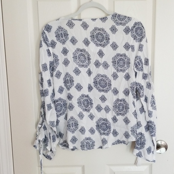 Blue and white blouse - Picture 4 of 6